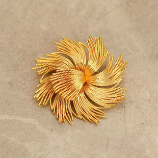 New medieval gold can fireworks brooch high-end women's exquisite temperament corsage light luxury high-end flower pin accessories