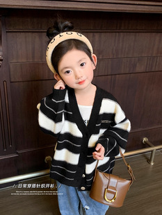 Girls' Spring and Autumn Black and White Striped Cardigan Sweater Children's Fashionable Autumn Coat 2024 New Baby Girl Top