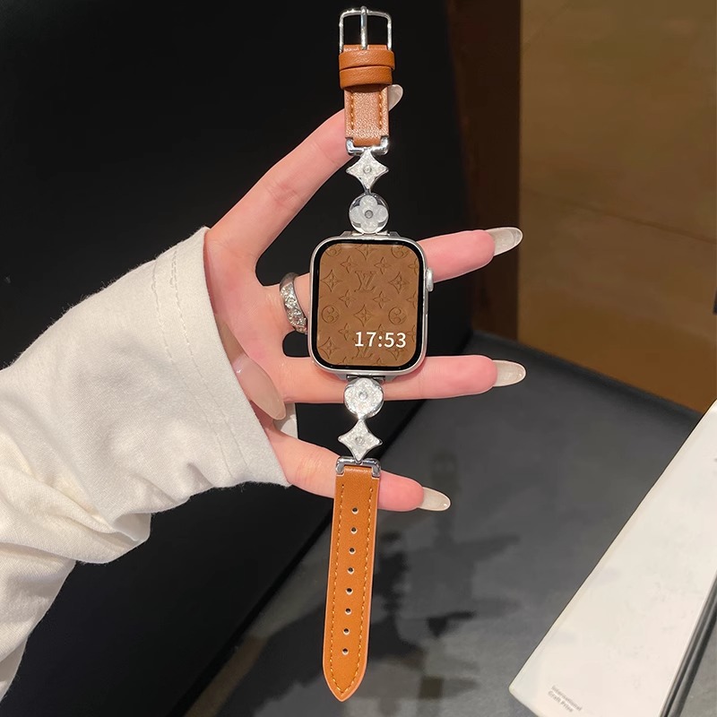 Compatible with Apple Watch S10 metal clover-patterned leather band and Apple Watch S9 leather band.