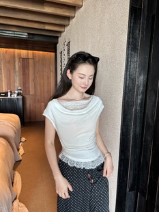 DIGM Pure Lust Style Little Woman Кружевная футболка с открытым воротником Tencel 2025 Весенне-летняя рубашка с открытыми плечами и короткими рукавами для женщин A67228
