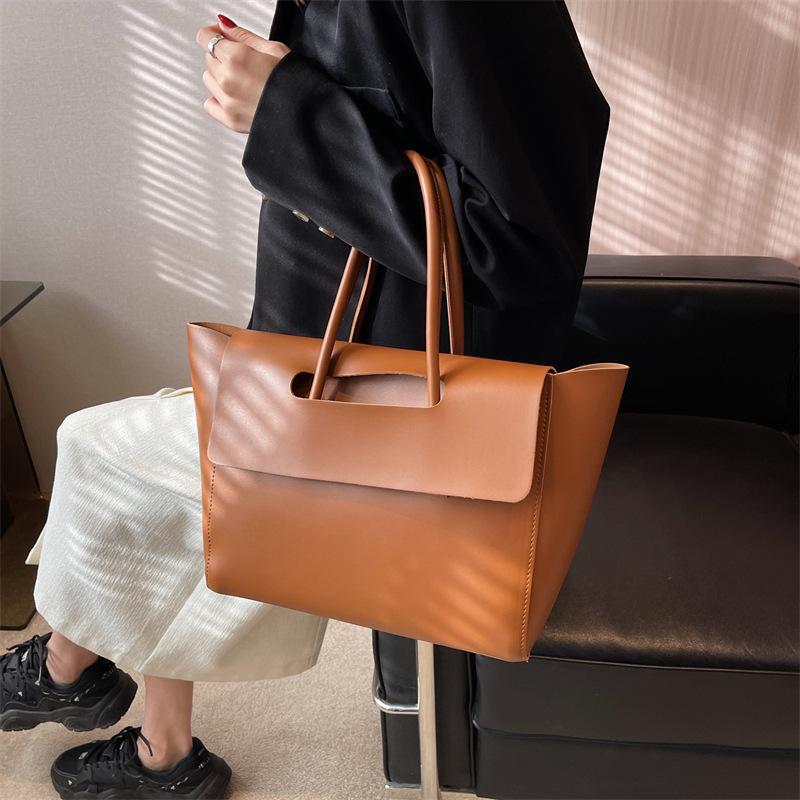 Large capacity cross-border tote bag for women, retro and simple, suitable for commuting, shoulder bag, underarm tote bag wholesale.