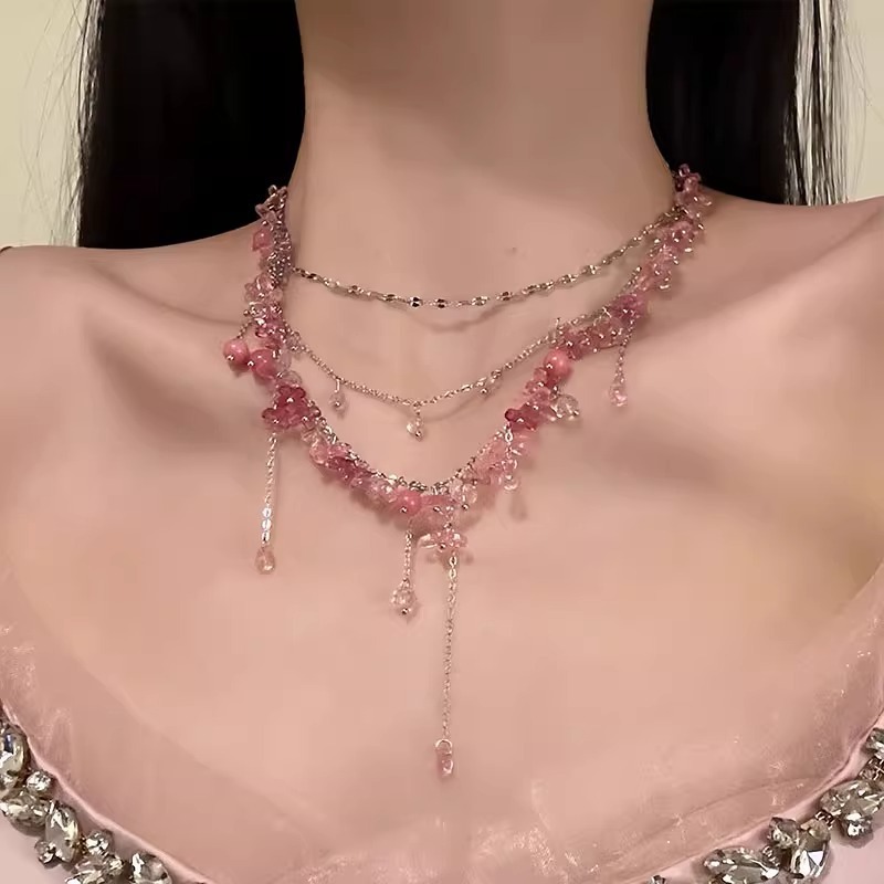 Palace-style light luxury pink tassel beaded necklace, sweet and elegant, high-end, unique, versatile, fashionable, and meticulously crafted clavicle chain