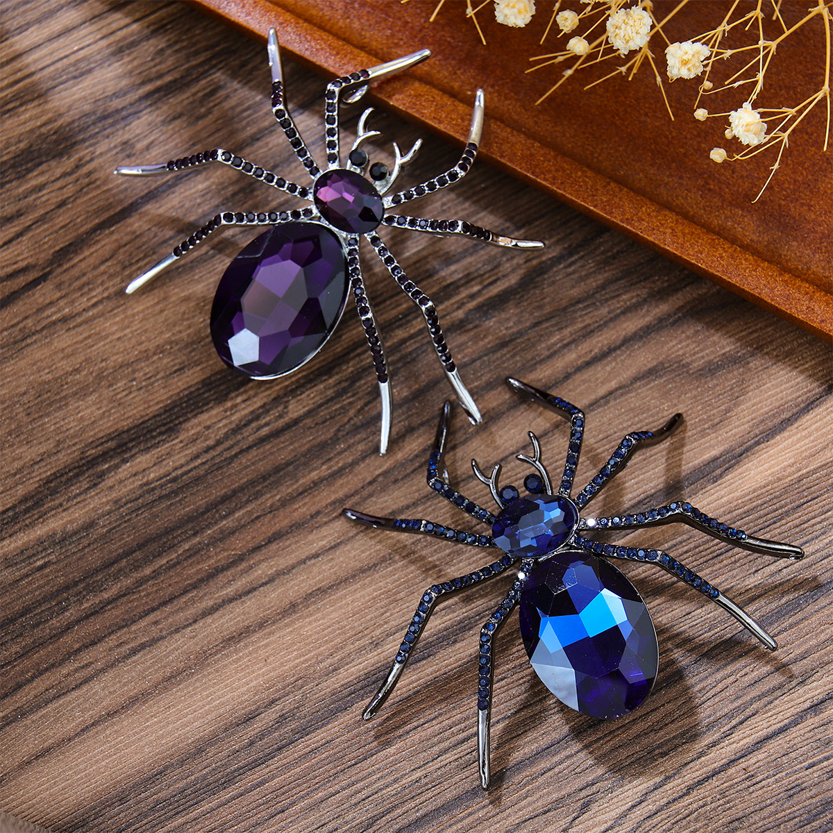 Halloween New Cross-border Spider Brooch European and American Retro Exaggerated Insect Corsage Suit Personalized Pin Accessories