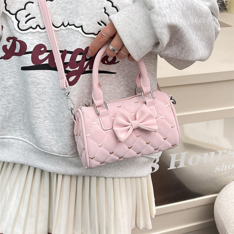 Cute cartoon quilted kitty tote bag, Korean style, Instagram-worthy, bow-adorned shoulder/crossbody bag.