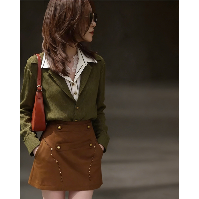 French-Style Retro Faux Two-Piece Shirt for Women, 2026 Spring and Autumn New Model, Green Turn-Down Collar, Long-Sleeve, Elegant and High-End Top