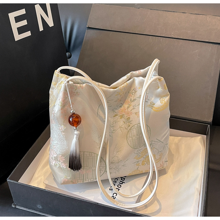 Chinese Style New Tote Embroidered Bag, 2025 Spring, Large Capacity Commuter Bag for Women, Shoulder Bag, Crossbody Bag, Handbag, Underarm Bag
