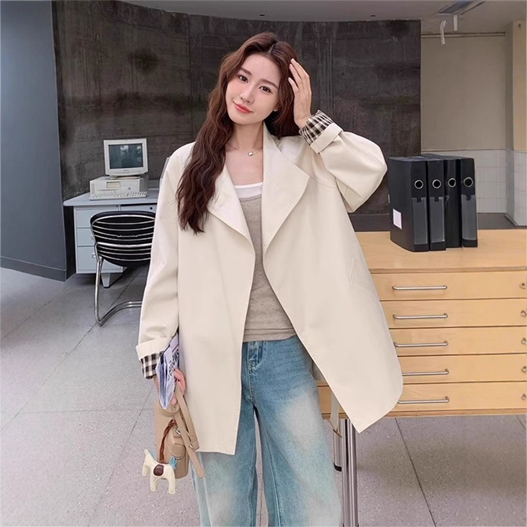 One-Button Cape Trench Coat for Women, Slim-Fit Design, Autumn Retro Plaid Patchwork, Petite Mid-Length Coat