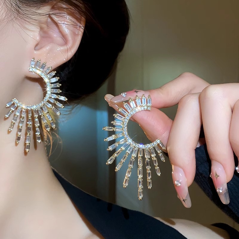 Advanced Atmospheric Live Cross-border Internet Celebrity Elegant Earrings European and American Fashion Exaggerated Personality Rhinestone Tassel Niche Earrings