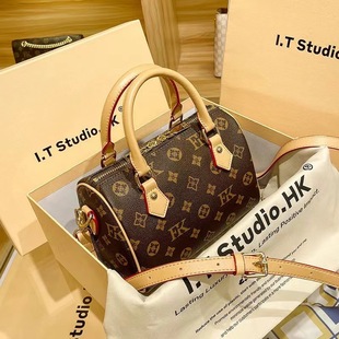 Hong Kong purchasing genuine leather women's bag 2024 spring and summer new Boston pillow bag women's messenger bag presbyteria shoulder bag