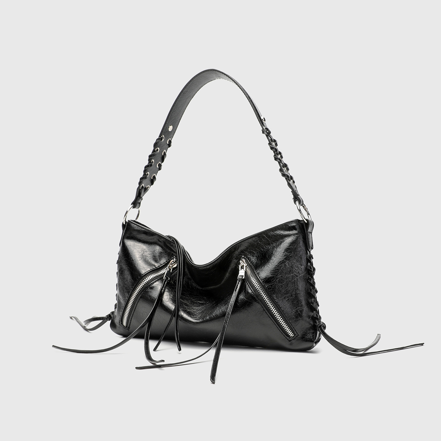 Solid color PU tote bag, new style, fashionable, large capacity, lightweight, retro, commuter/travel bag, high-end tassel design.