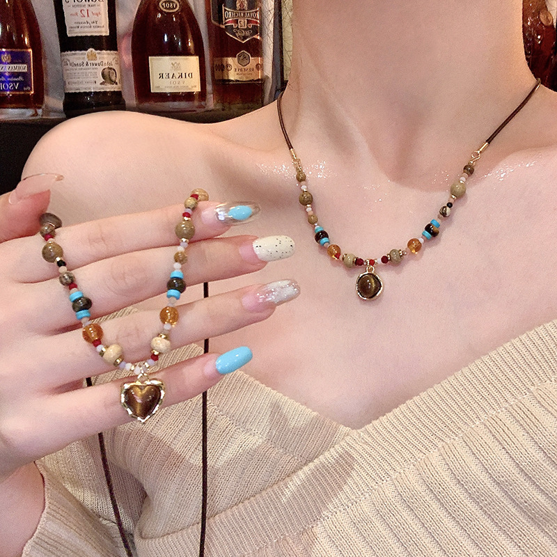 Vintage Maillard Heart-Shaped Tiger Eye Stone Beaded Necklace for Women, Light Luxury Niche High-End Sweater Chain Neck Jewelry