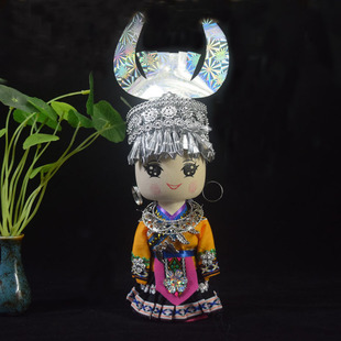Scenic spot stalls selling ethnic dolls puppet cartoon dolls ethnic minority tourist souvenirs wholesale