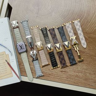Suitable for Apple Watch 678910 Generation V-Shaped Magnetic Buckle Strap iWatch S10 Lizard Pattern Plaid Leather Wristband