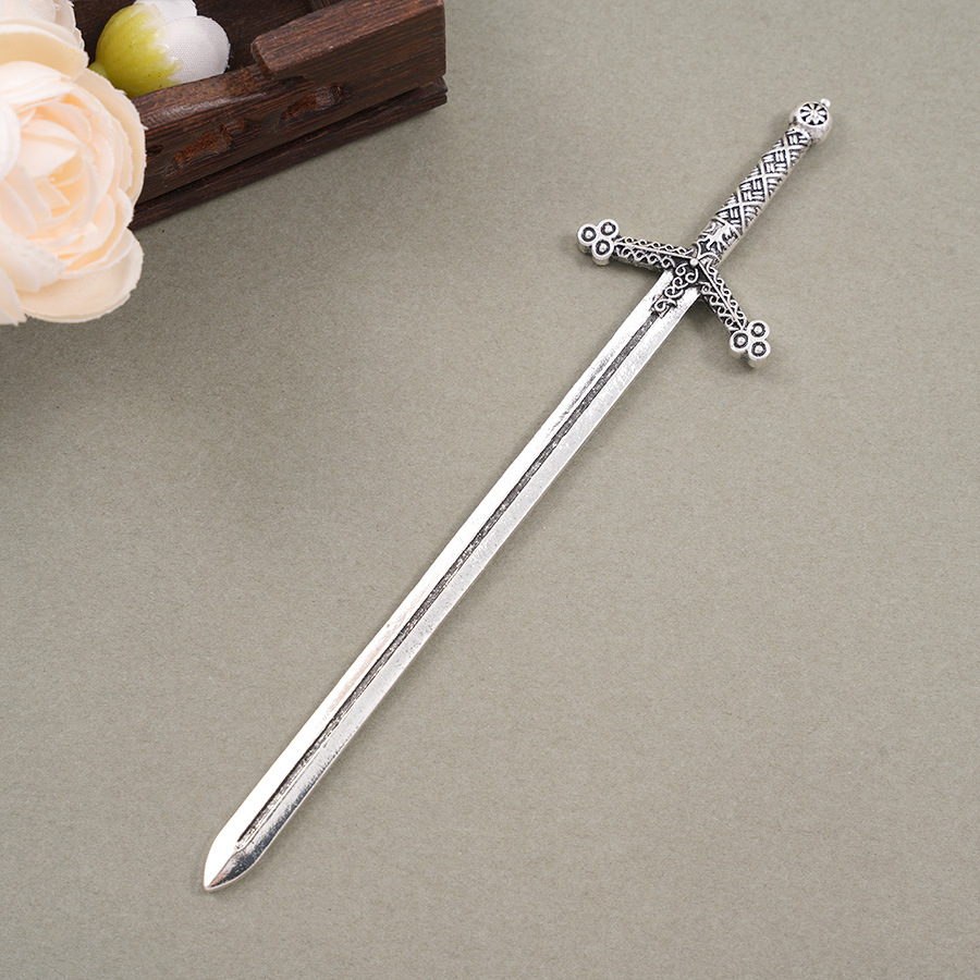 Cross-Border European and American Flying Dragon Hairpin, Retro Sickle Tomahawk-Shaped Hairpin, Snake-Shaped Sword Hairpin, Niche Design Hairpin