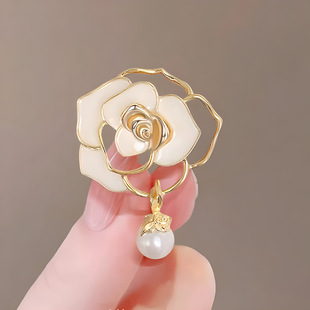 Imitation Mother-Of-Pearl Camellia Brooch, High-End Women's Luxury Elegant Pearl Corsage, Niche Design Pin, Suit Accessories