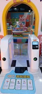 Ворота качания занятности системы управления парка атракционов небольшие снабжая билетами ворота