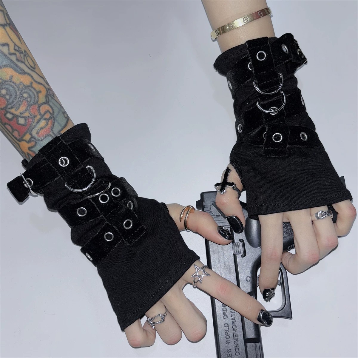 Y2K Hot Girl Subculture Harajuku Gloves with Metal Straps Street Style Cosplay European and American Punk Goth Dancing Half-Finger Sleeves