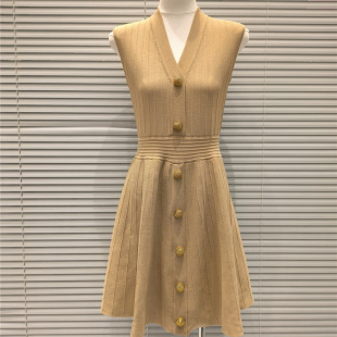 French-Style European Paris High-End Gold Buckle French-Style Elegant Waist-Slimming Sleeveless V-Neck Niche Knit Ice Silk Dress