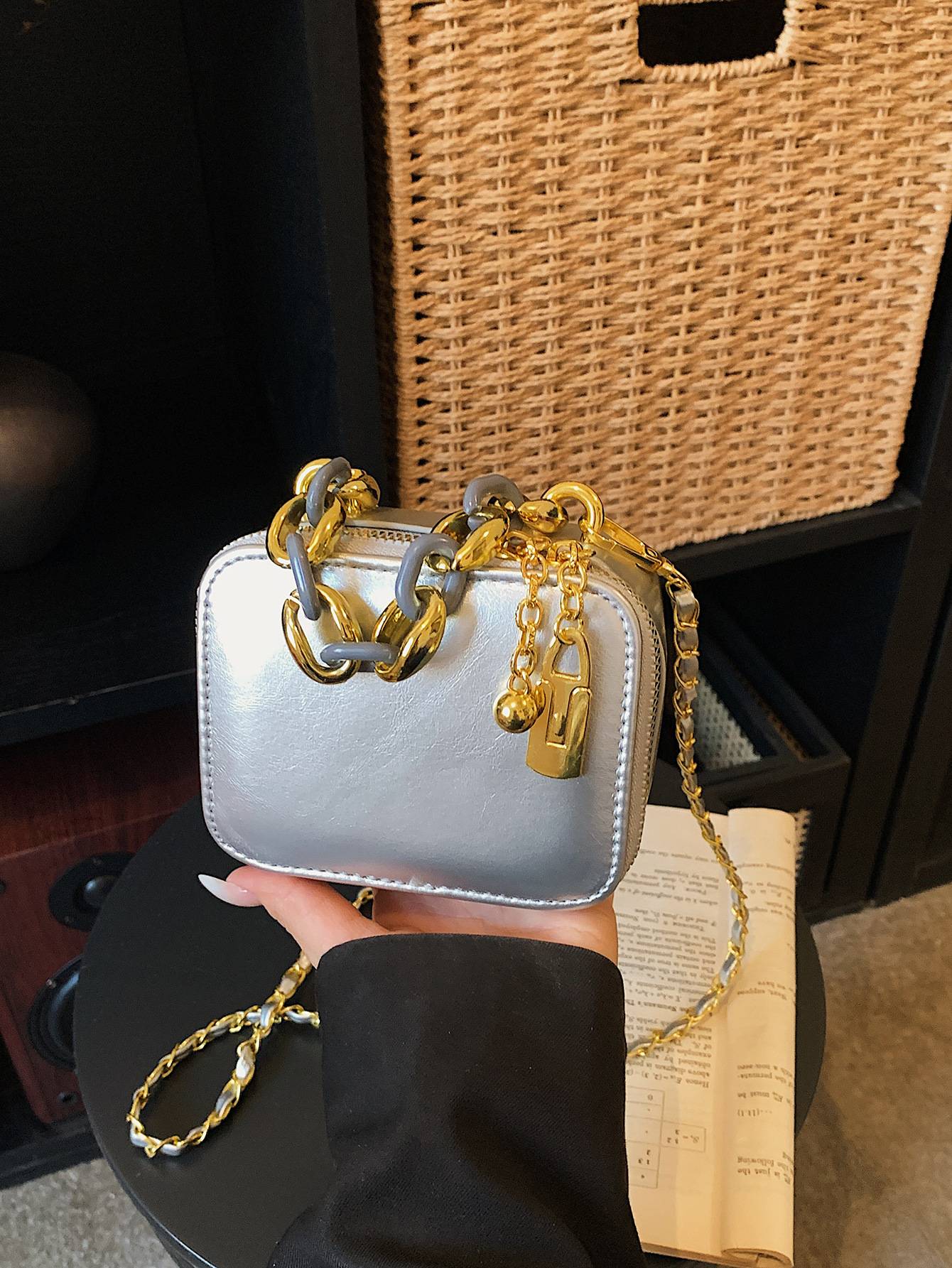 European and American style retro trendy small square bag, new 2026 design, chain mini children's shoulder bag/crossbody bag/coin purse