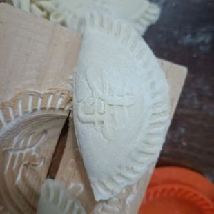 Imitation handmade dumpling making artifact oil angle printing wooden large large stuffing flour dumpling making dumpling mold