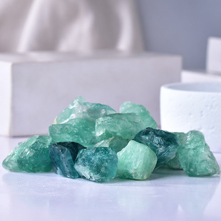 Natural green fluorite stone decorative crystal fish tank stone degaussing flower pot fish tank decorative crystal ornaments factory direct sales