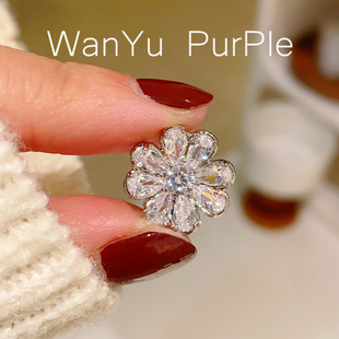 Super Flash Zircon Flower Small Button Needle All-match Collar Anti-running Light Collar Needle Buckle Simple Mini Small Pin Brooch for Women