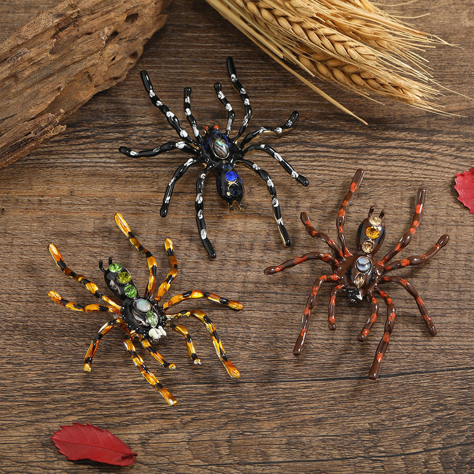 Retro new Halloween series spider brooch fashion cross-border oil dripping animal pin women's coat alloy accessories