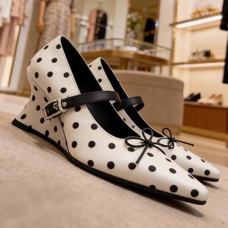 New Style Single Shoes with Unique Buckle, Pointed Toe, Elegant Commuter Style, Spring 2026 French Wedge Heel, Bowknot, Shallow Mouth Women's Shoes