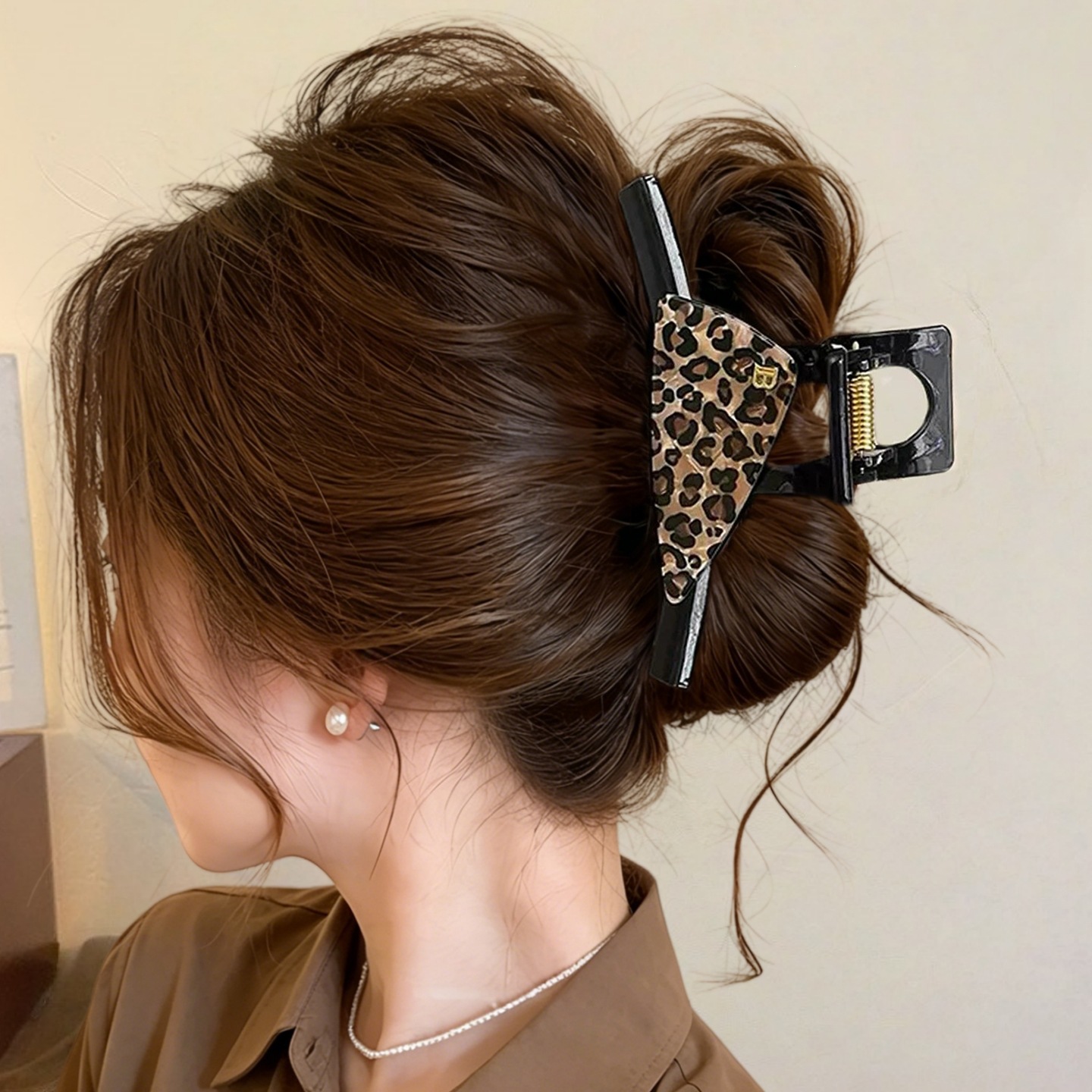 Coffee-Colored Claw Clip for Women, High-End Style, 2026 New Model, Large Hair Clip for Thick Hair, Hair Accessory for Back of the Head, Shark Clip