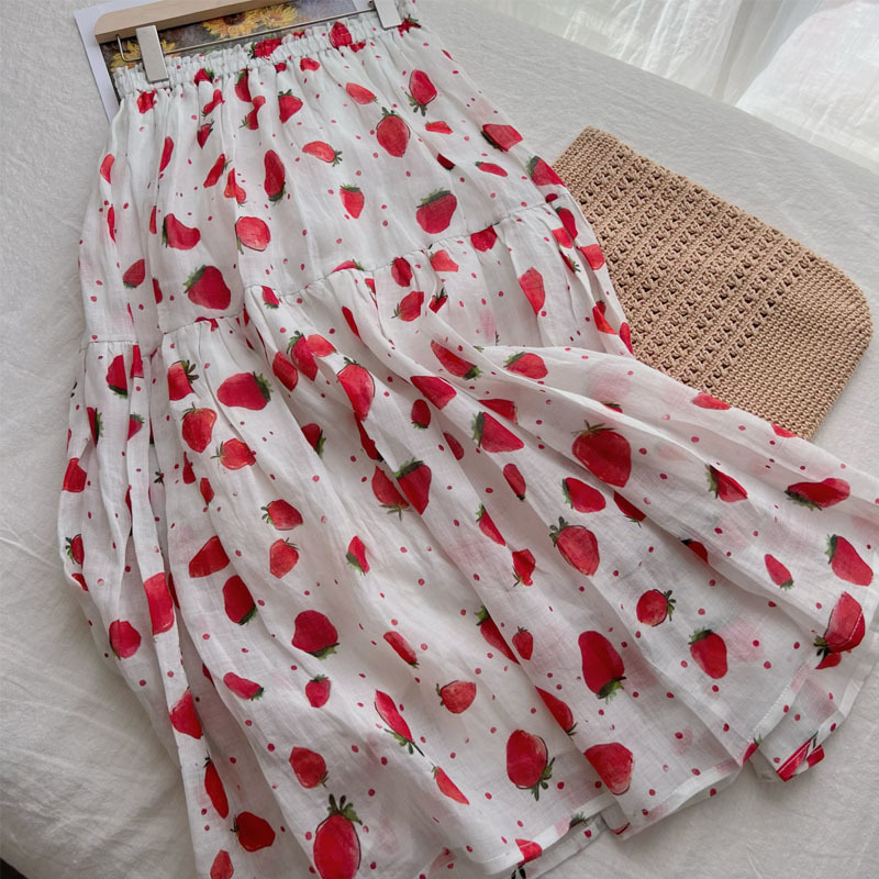 Summer slimming Joker design sense of summer strawberry acridine. Hemp fungus waist cake skirt A long