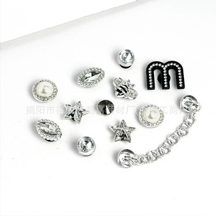 New cartoon cute DIY hole shoes accessories creative detachable three-dimensional shoes flower buckle shoes decorative buckle