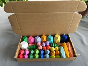 Children's Educational Wooden Color Balance Stones Fun Building Blocks to Cultivate Children's Ability to concentrate and use their brains. Hands-on toys