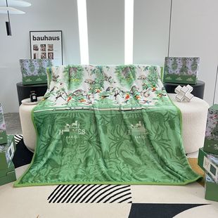Foreign Trade Explosions Fashion Brand Blanket Office Nap Blanket Golden Eagle Velvet Faleirong Big Brand Blanket Gift Blanket Gift Blanket