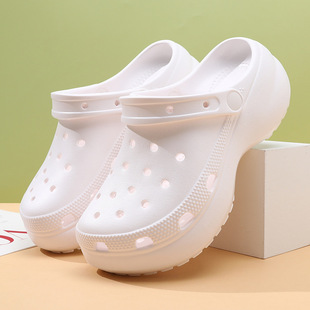 Обувь Cloud Croc. Женские летние противоскользящие тапочки Baotou на толстой подошве с защитой от запаха. Пляжная верхняя одежда из ЭВА. Увеличенные дышащие износостойкие тапочки.