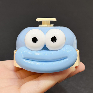 Hand ring the bell to summon the bell to call the pet to ring the bell Cute cartoon restaurant kitchen to call the table bell to close the bell