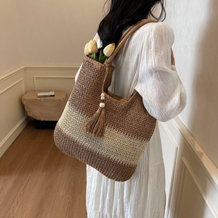 Bag Women's 2025 New Niche Design Beach Bag Large Capacity Commuter Casual Straw Woven Shoulder Tote Bag