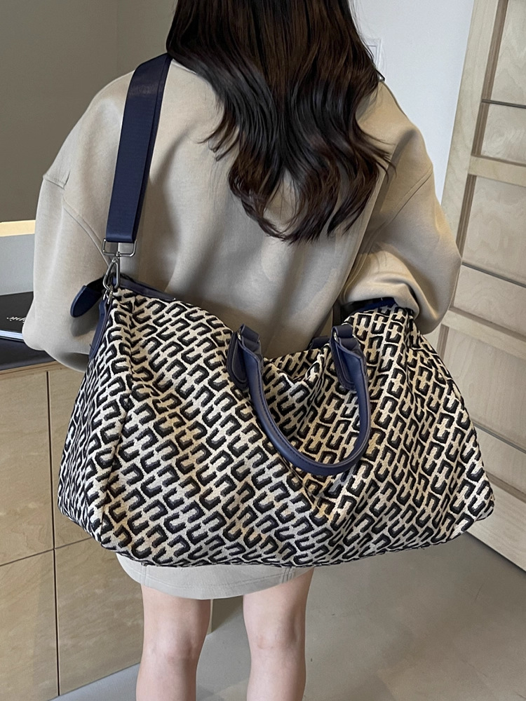 Stylish and trendy women's short-trip business trip travel bag, large capacity, handheld gym storage bag, crossbody luggage bag