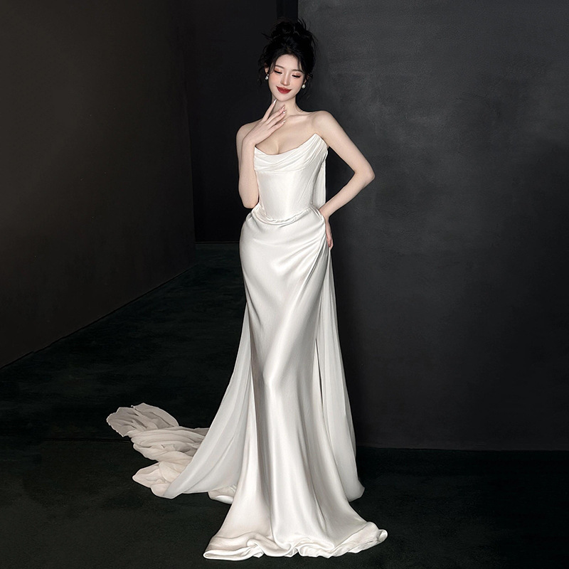 Satin Light Wedding Dress for the Bride, French Simple and High-End Welcome Wedding Dress, White Tube Top and Tail High-End Evening Dress