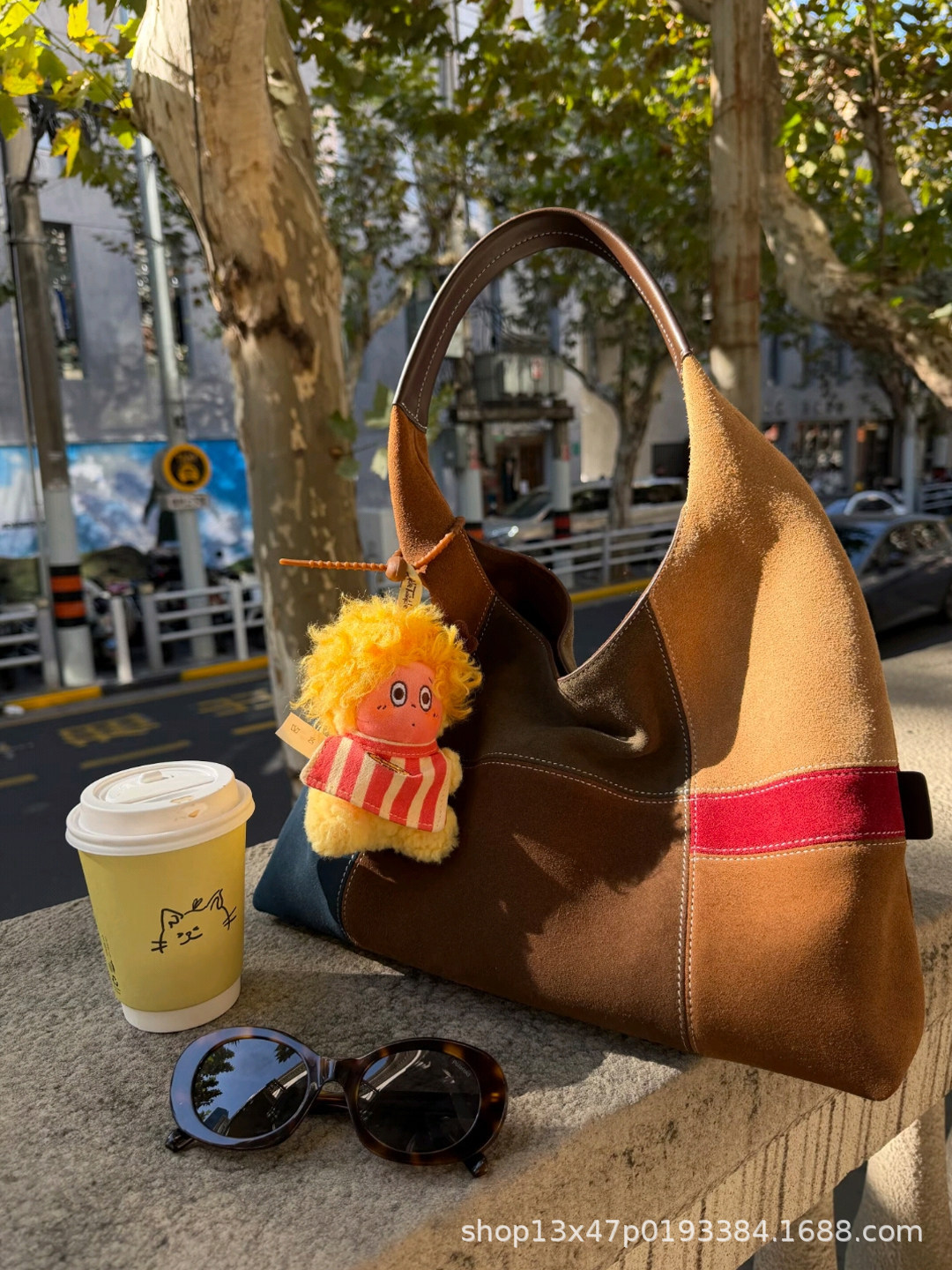 MU color-block VA shoulder bag, Hobo underarm bag, large capacity bag, new underarm tote bag.