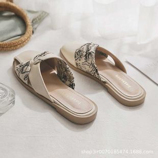 Нежные женские сандалии Baotou Evening Breeze, лето 2024, новый стиль, клетчатая и самая популярная подходящая обувь, модные темпераментные тапочки