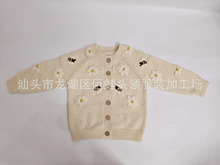 Nordic ins style New 2023 autumn and winter girls' handmade embroidered bee flower knitted cardigan