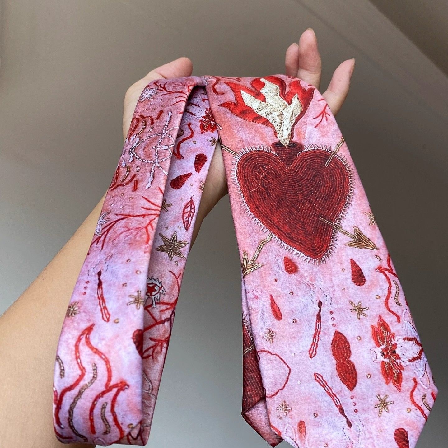 Vintager Vintage Style [Heart] Flame Red Embroidered Heart Pink Tie Women's Neck Accessory Silk Scarf