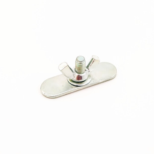 Butterfly screws for mobile air conditioning sealing baffle