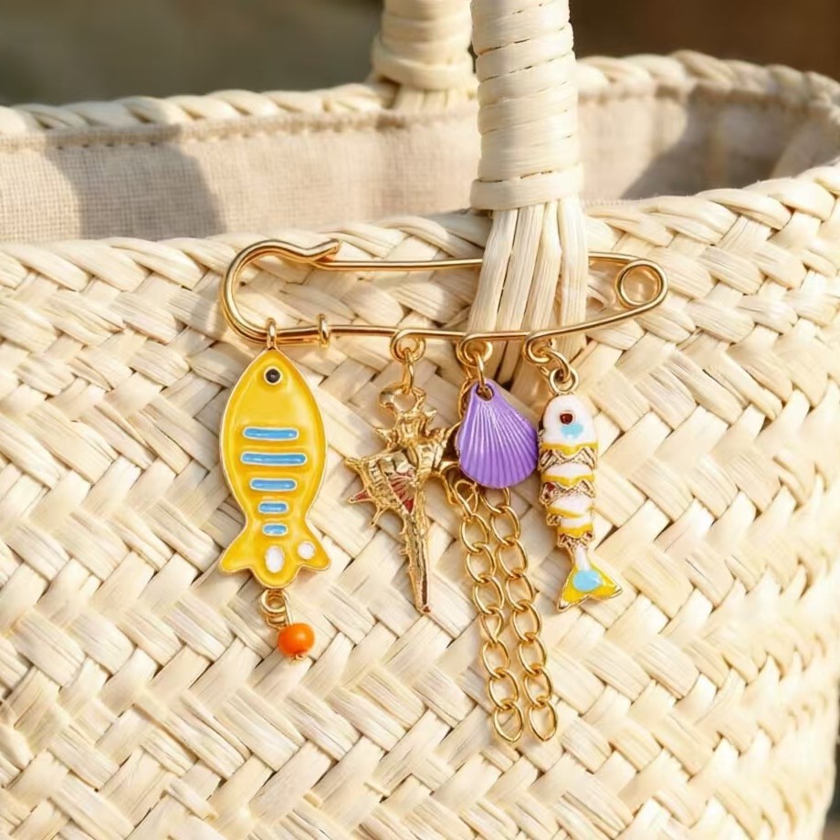 European and American Summer Seaside Small Fish Conch Shell Large Brooch Cross-Border Oil-Drip Colorful Ocean Element Tassel Brooch for Women