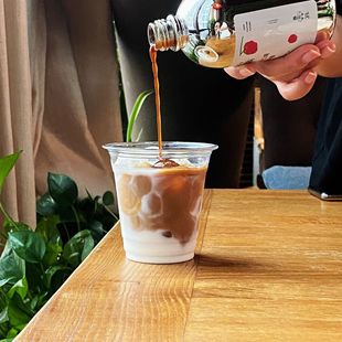 Cyanine coffee packaging with cup plastic PET10oz ounce disposable cold drink cup 90 caliber 300ml high permeability