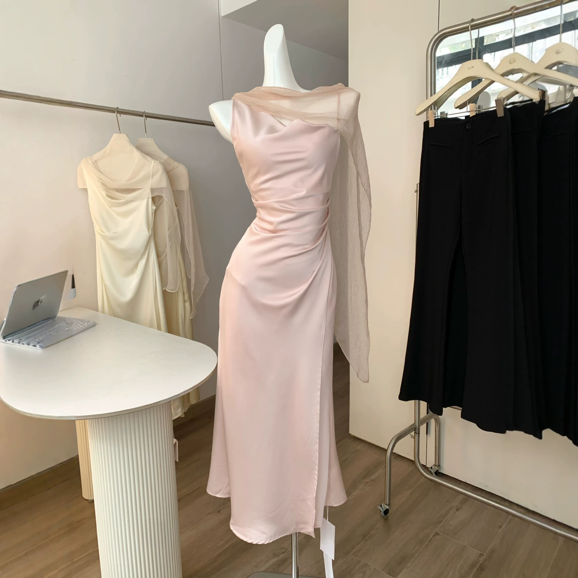 "Xinxing" French-Style Light Luxury Satin Dress for Women, New Summer Model with Chiffon Shawl and Fishtail Design for Parties