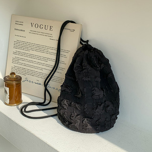 Pleated drawstring bucket bag for women 2023 new nylon shoulder bag for women simple niche mini shoulder bag