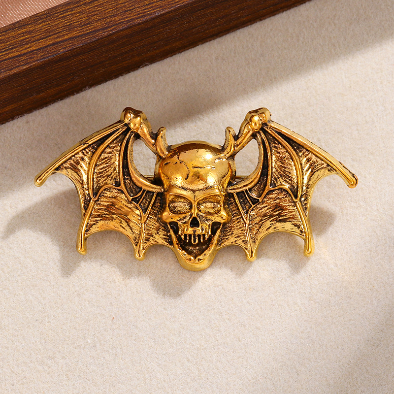 Cross-border hip-hop Halloween skull bat retro brooch personality exaggerated European and American men's corsage factory wholesale