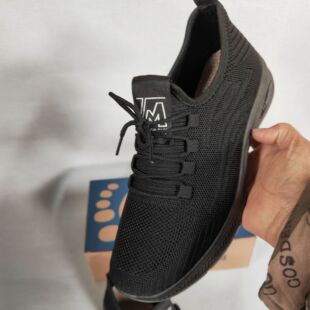 Spring and Autumn New Flying Weave Front Lace Men's Sports Shoes Black Sole Black Surface Soft Sole Wear-resistant Men's Work Shoes Spot Men's Shoes