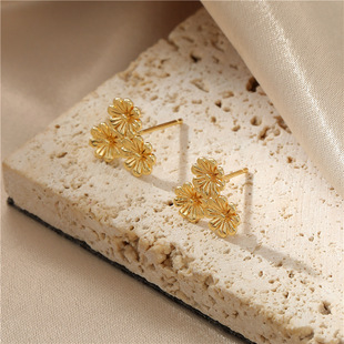 2022 new flower daisy earrings main body S925 silver needle retro high sense temperament earrings accessories wholesale